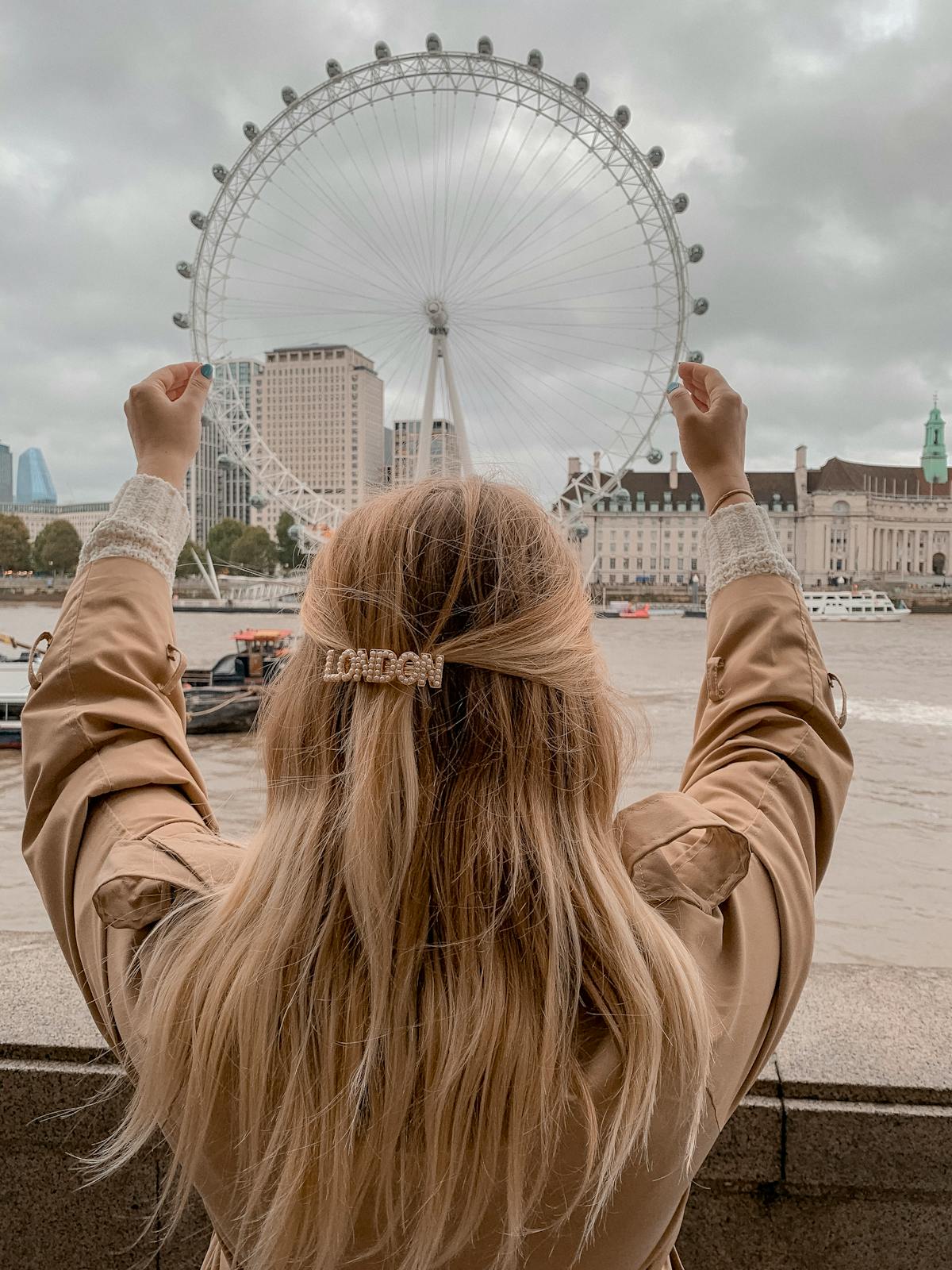 Turista preparando viaje UK