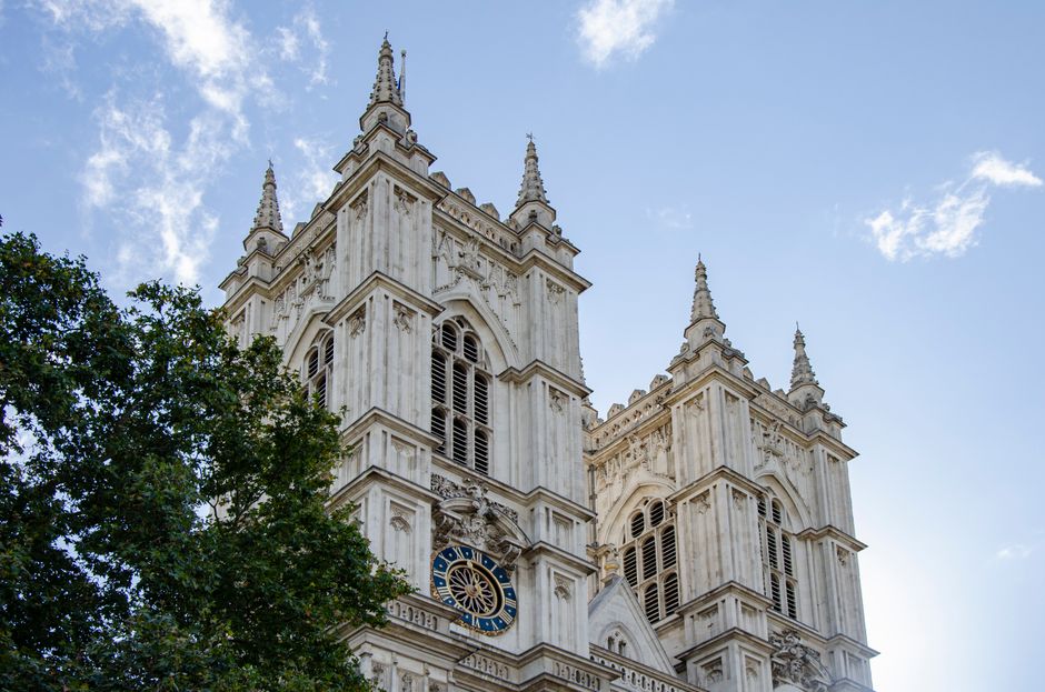 Visitantes en la entrada de la Abadía de Westminster en 2026