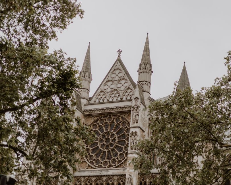 Pasaporte español y ETA del Reino Unido para viajar a Londres