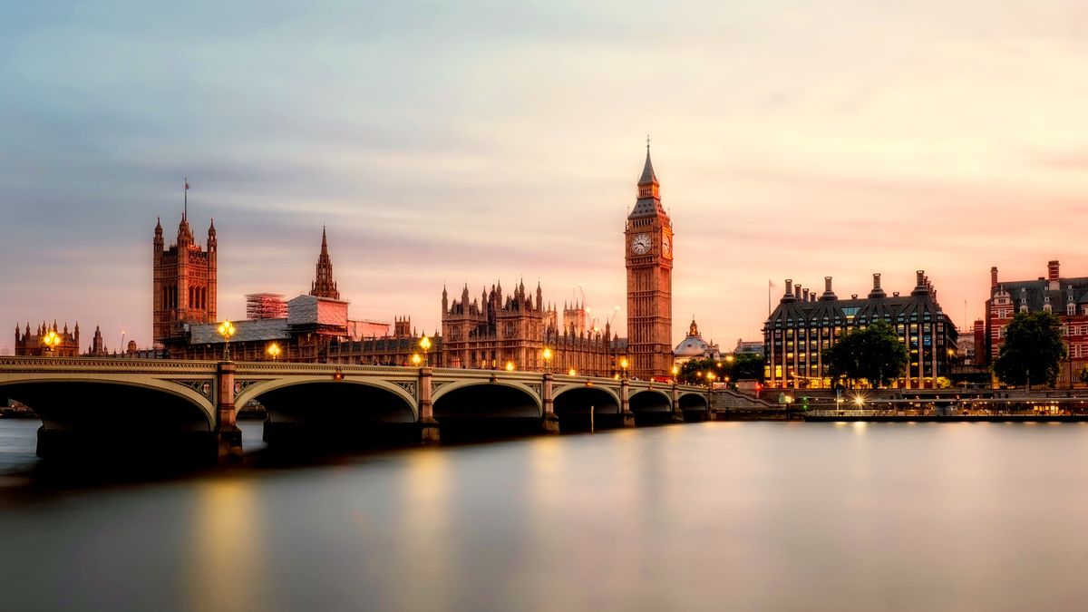 Viajeros en tránsito por aeropuerto del Reino Unido con UK ETA