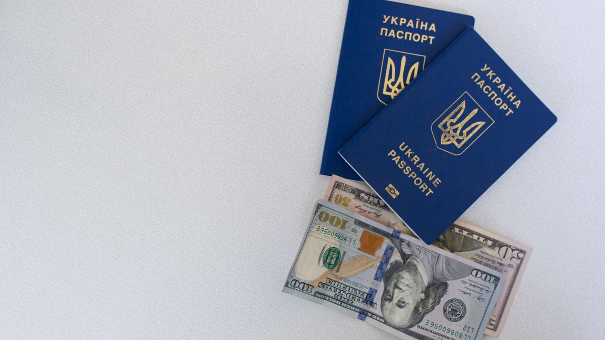 Control fronterizo del Reino Unido verificando la ETA vinculada al pasaporte