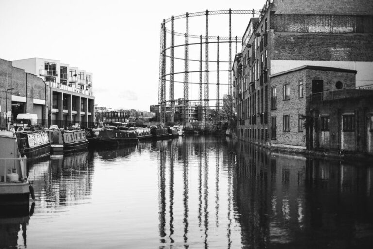 Casas flotantes en los canales de Little Venice Londres