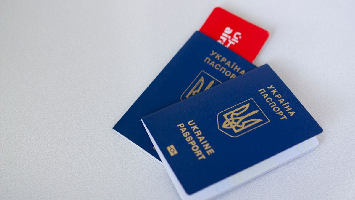 Pasaporte español y UK ETA para eta uk solicitar familia