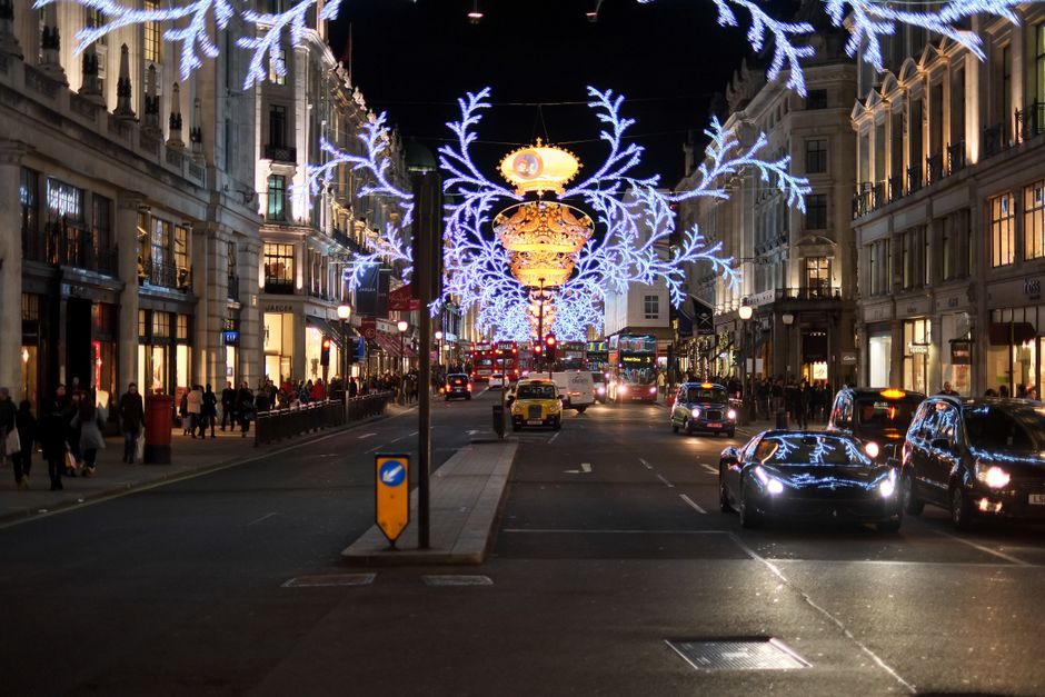 Luces de Navidad en un viaje a Londres en diciembre