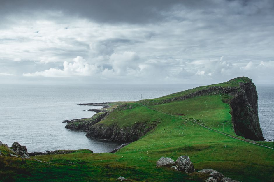 Puente de Skye sobre el mar conectando Kyle of Lochalsh con la isla en las Highlands