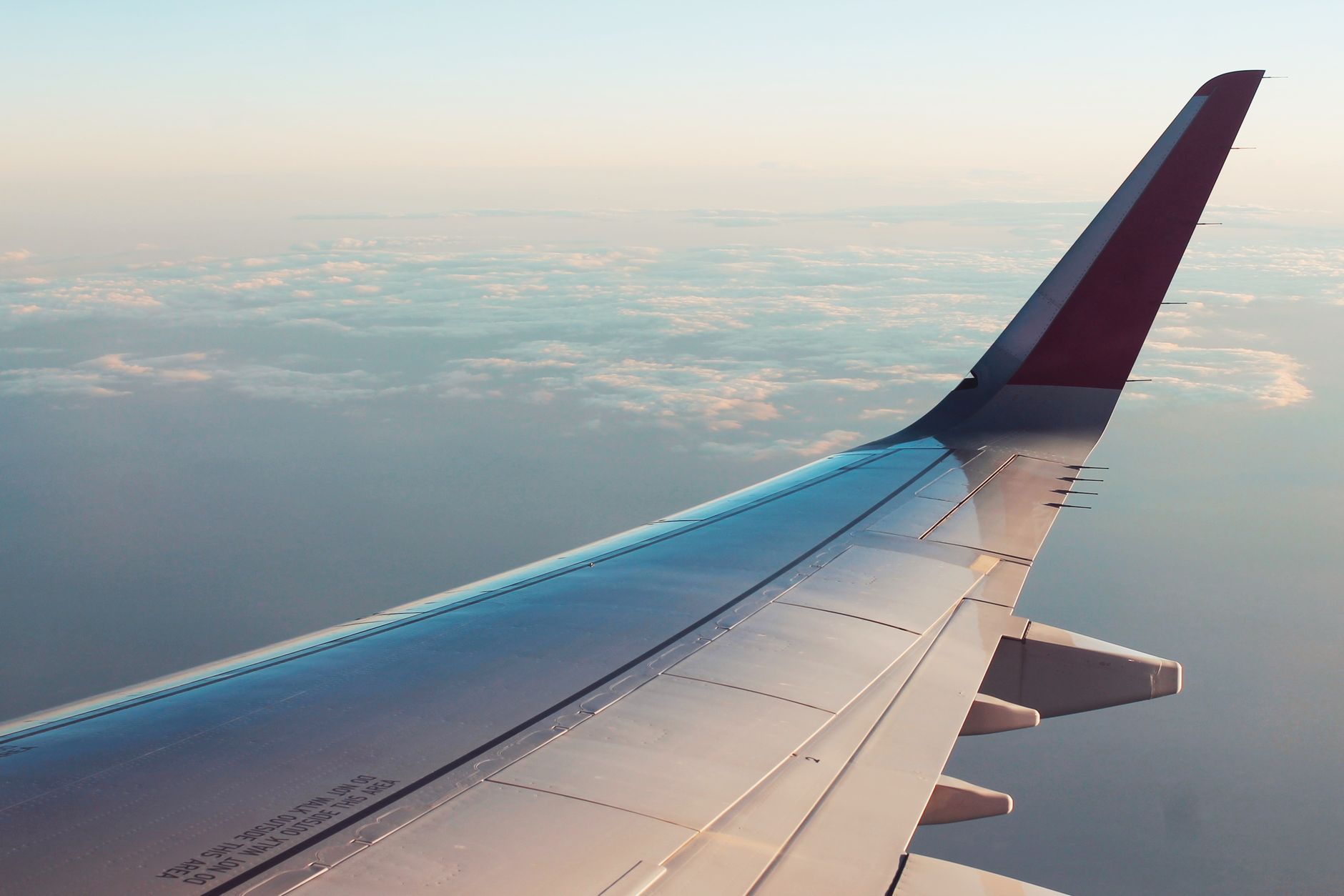 Avión en vuelo que representa una escala en Londres camino de Gibraltar con ETA