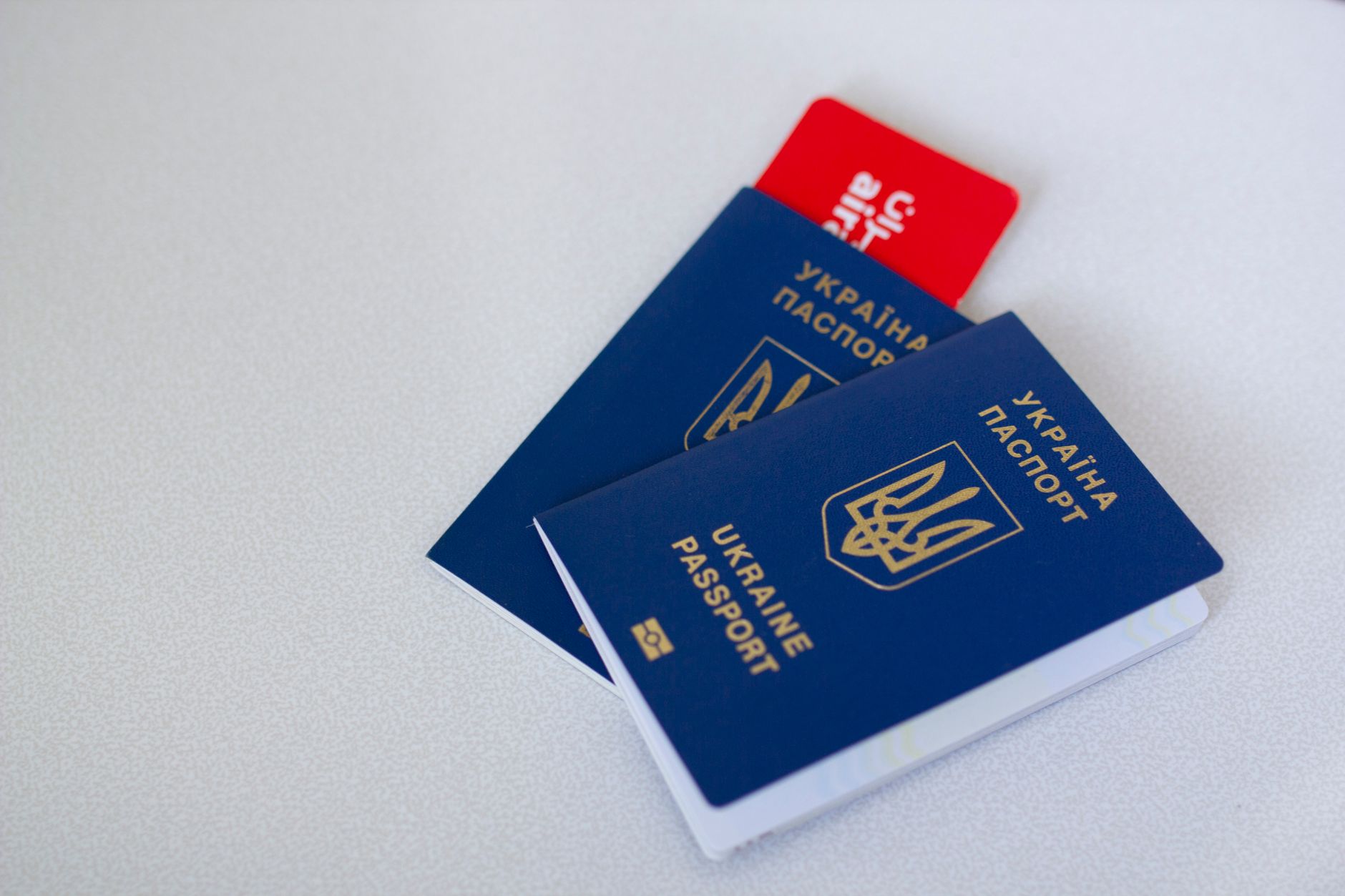 Pasaporte biométrico español abierto por la página de datos personales
