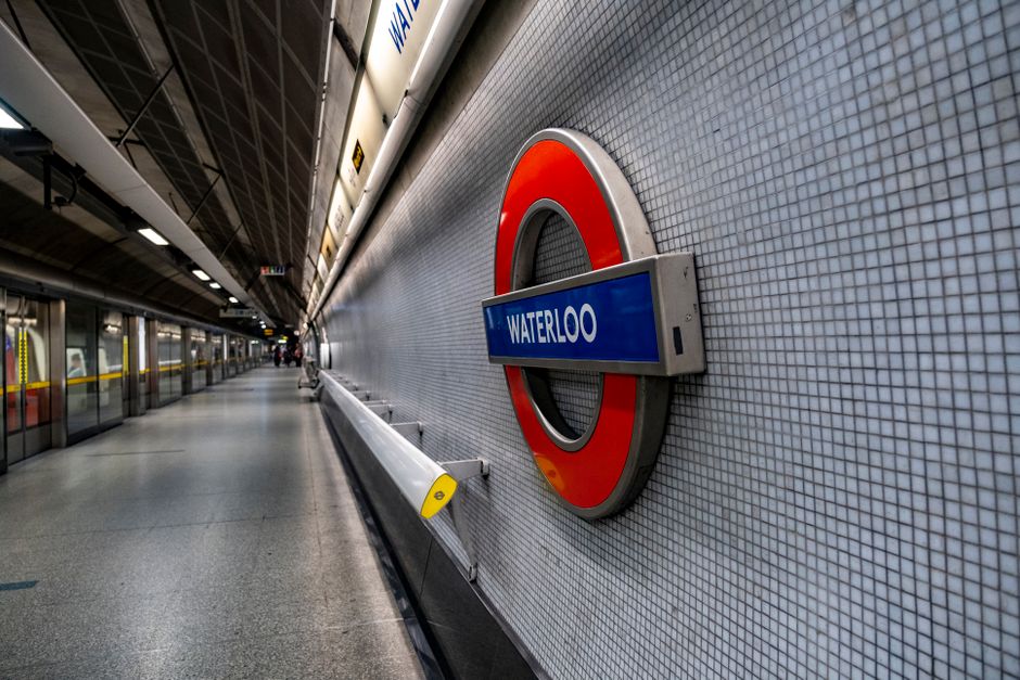 Máquina de billetes para comprar la travel card de Londres en una estación de metro